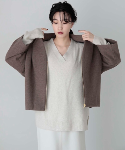 Doux archives(ドゥアルシーヴ)の「WOOLLY Vノーカラーショートジャケット(ノーカラージャケット・レディース・アイボリー/ブラック/モカ・MEDIUM)」の1枚目の写真