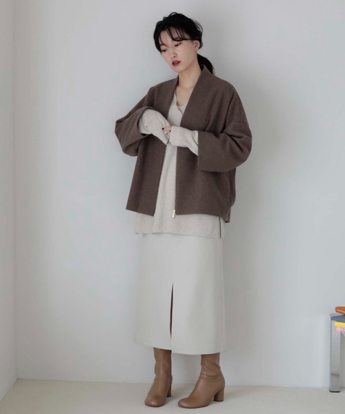 Doux archives(ドゥアルシーヴ)の「WOOLLY Vノーカラーショートジャケット(ノーカラージャケット・レディース・アイボリー/ブラック/モカ・MEDIUM)」の15枚目の写真