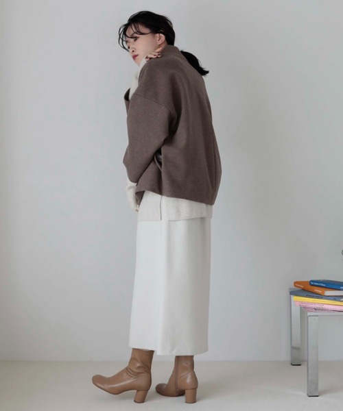 Doux archives(ドゥアルシーヴ)の「WOOLLY Vノーカラーショートジャケット(ノーカラージャケット・レディース・アイボリー/ブラック/モカ・MEDIUM)」の20枚目の写真