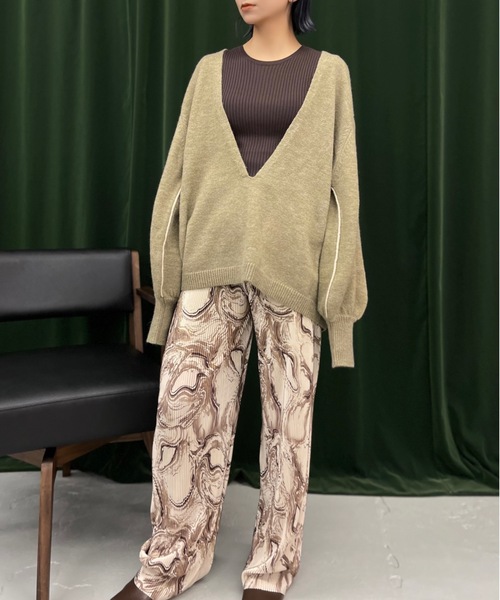 Solace(ソレイス)の「Vネックラインオーバーニット(ニット/セーター・レディース・グリーン/オレンジ/ベージュ・FREE)」の4枚目の写真