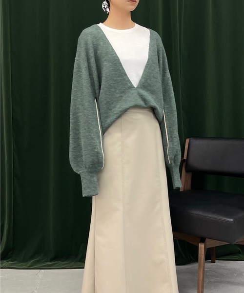 Solace(ソレイス)の「Vネックラインオーバーニット(ニット/セーター・レディース・グリーン/オレンジ/ベージュ・FREE)」の9枚目の写真