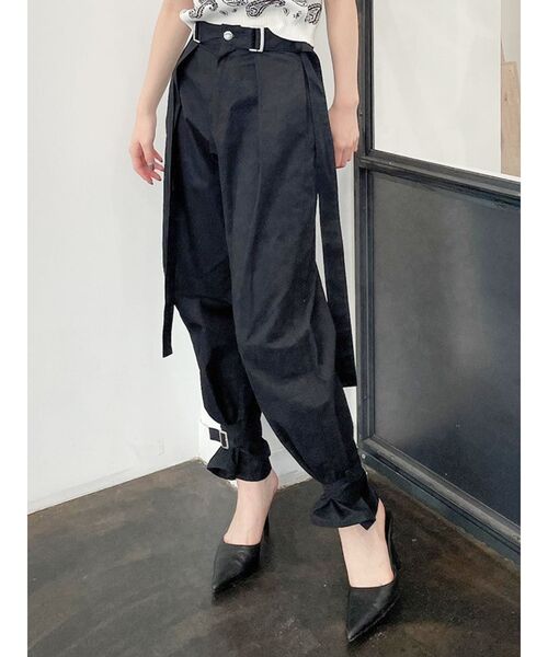 GYDA（ジェイダ）の「【セットアップ着用可】サイドロングベルトデザインパンツ（スラックス・レディース・ブラック/ベージュ・FREE）」の2枚目の写真