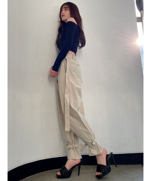 GYDA（ジェイダ）の「【セットアップ着用可】サイドロングベルトデザインパンツ（スラックス・レディース・ブラック/ベージュ・FREE）」の4枚目の写真