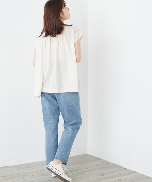 OMNES（オムネス）の「綾織ボイル丸ヨークブラウス（シャツ/ブラウス・レディース・ホワイト/カーキ/ミント/チャコール・FREE）」の8枚目の写真