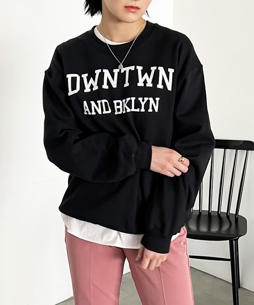 ECRIRE(エクリール)の「【ぴょんコラボ】GILDANロゴプリントスウェット(スウェット・レディース・ライトグレー/ブラック/ダークグリーン・M)」の2枚目の写真