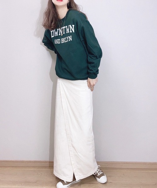 ECRIRE(エクリール)の「【ぴょんコラボ】GILDANロゴプリントスウェット(スウェット・レディース・ライトグレー/ブラック/ダークグリーン・M)」の4枚目の写真