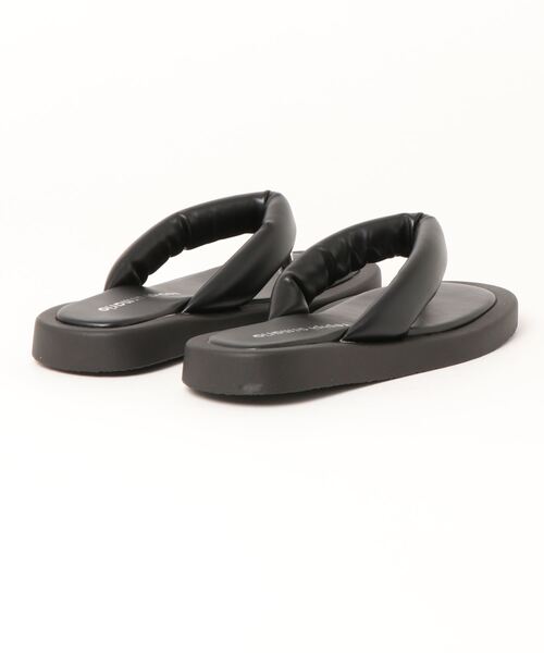 repipi armario（レピピ アルマリオ）の「スクエアトングサンダル（サンダル・キッズ・アイボリー/ブラック・SMALL/MEDIUM/LARGE）」の12枚目の写真