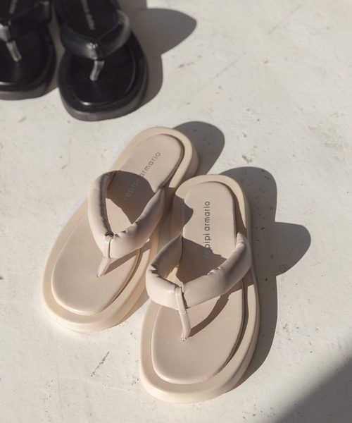 repipi armario（レピピ アルマリオ）の「スクエアトングサンダル（サンダル・キッズ・アイボリー/ブラック・SMALL/MEDIUM/LARGE）」の2枚目の写真