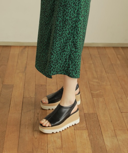 AMAIL（アマイル）の「【recommend】Jagged requests sandal（サンダル・レディース・アイボリー/ブラック・S/M/L）」の2枚目の写真