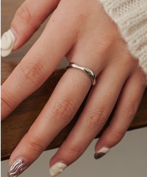 VANNIE U(ヴァニーユー)の「distorted ring(リング・レディース・シルバー/ゴールド・11/6/9)」の1枚目の写真