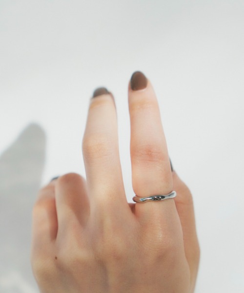 VANNIE U(ヴァニーユー)の「distorted ring(リング・レディース・シルバー/ゴールド・11/6/9)」の10枚目の写真