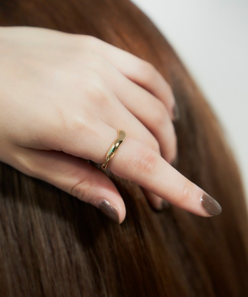 VANNIE U(ヴァニーユー)の「distorted ring(リング・レディース・シルバー/ゴールド・11/6/9)」の3枚目の写真