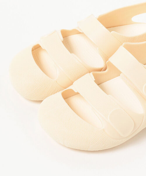 こども ビームス（コドモビームス）の「igor / BONDI SOLID サンダル 22（16.5～21cm）（サンダル・キッズ・レッド系その他4/インディゴブルー/ブラウン系その他3/グレー/オフホワイト/ピンク・22cm/17cm/18cm/20cm/21cm/16.5cm/18.5cm/20.5cm）」の11枚目の写真