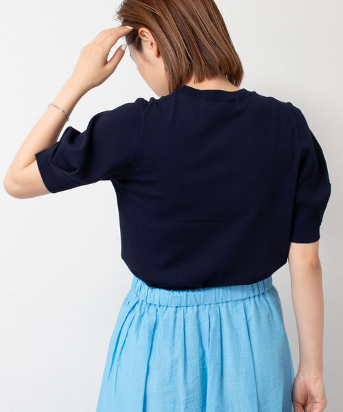 NOLLEY’S Sophi(ノーリーズソフィ)の「《手洗い可能》パワショル半袖プルオーバーニット(ニット/セーター・レディース・ダークネイビー/ピンク/サックスブルー/オフホワイト/オリーブ・38)」の4枚目の写真