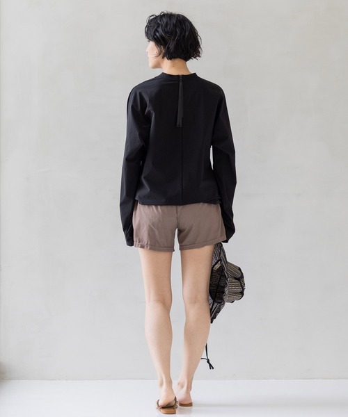 フェリシモMama（フェリシモママ）の「Moredde　シルエットが変えられるUVカットラッシュガード（ラッシュガード・レディース・ブラック/ベージュ/カーキ・MEDIUM/LARGE/X-LARGE）」の14枚目の写真