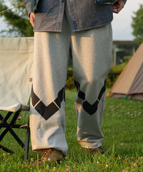 JOURNAL STANDARD relume(ジャーナルスタンダード レリューム)の「《WEB限定》ARMY スウェットパンツ "V"(スウェットパンツ・メンズ・ブラック/グレー・MEDIUM/LARGE)」の3枚目の写真