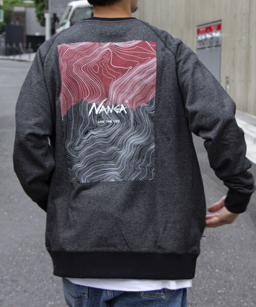 NANGA（ナンガ）の「【NANGA/ナンガ】GLOSTER別注 バックプリントスウェット P/O オーバーサイズ ロゴ刺繍（スウェット・メンズ・ブラック/ダークグリーン/オフホワイト・M/L）」の2枚目の写真