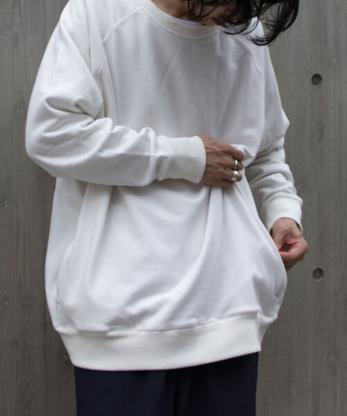 NANGA（ナンガ）の「【NANGA/ナンガ】GLOSTER別注 バックプリントスウェット P/O オーバーサイズ ロゴ刺繍（スウェット・メンズ・ブラック/ダークグリーン/オフホワイト・M/L）」の6枚目の写真