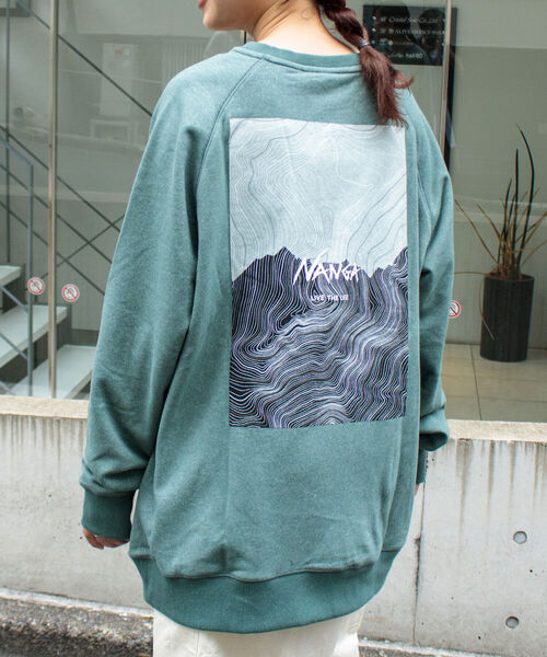 NANGA（ナンガ）の「【NANGA/ナンガ】GLOSTER別注 バックプリントスウェット P/O オーバーサイズ ロゴ刺繍（スウェット・メンズ・ブラック/ダークグリーン/オフホワイト・M/L）」の17枚目の写真