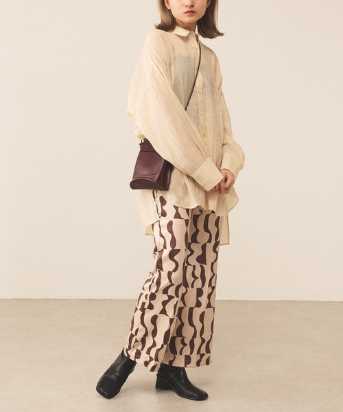 Lui's（ルイス）の「アートプリントセンタープレスフレアパンツ