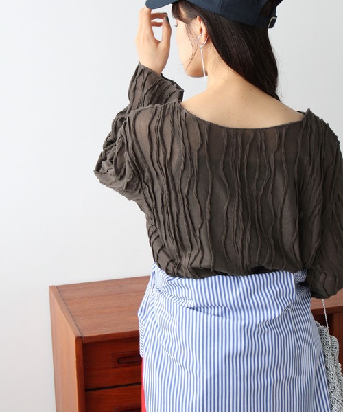 GeeRA(ジーラ)の「シアー素材クリンクルカットソー(Tシャツ/カットソー・レディース・アイボリー/ブラウン・X-LARGE/MEDIUM/LARGE)」の16枚目の写真
