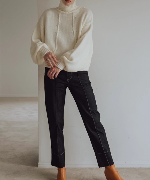 WILLFULLY(ウィルフリー)の「asymmetry rib turtle knit(ニット/セーター・レディース・ダークブラウン/アイボリー・FREE)」の15枚目の写真