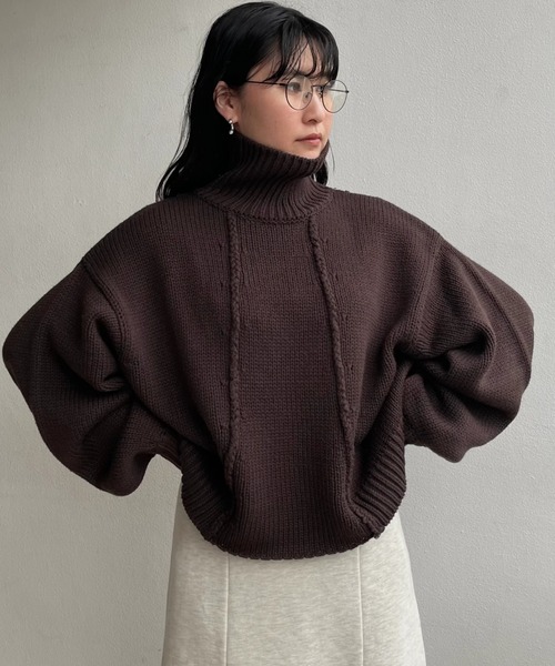 WILLFULLY(ウィルフリー)の「asymmetry rib turtle knit(ニット/セーター・レディース・ダークブラウン/アイボリー・FREE)」の7枚目の写真