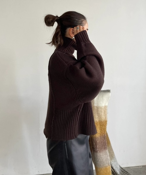 WILLFULLY(ウィルフリー)の「asymmetry rib turtle knit(ニット/セーター・レディース・ダークブラウン/アイボリー・FREE)」の8枚目の写真