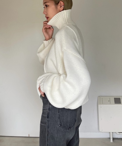 WILLFULLY(ウィルフリー)の「asymmetry rib turtle knit(ニット/セーター・レディース・ダークブラウン/アイボリー・FREE)」の9枚目の写真