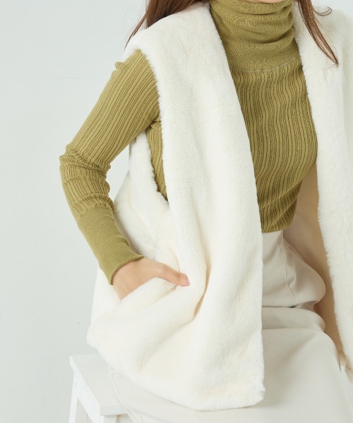 OMNES(オムネス)の「フェイクエコファーベーシックベスト(ベスト・レディース・アイボリー/チャコール/モカ/グレイッシュベージュ・FREE)」の16枚目の写真