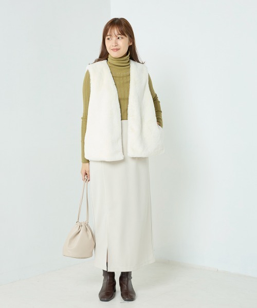 OMNES(オムネス)の「フェイクエコファーベーシックベスト(ベスト・レディース・アイボリー/チャコール/モカ/グレイッシュベージュ・FREE)」の15枚目の写真