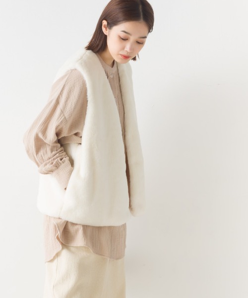 OMNES(オムネス)の「フェイクエコファーベーシックベスト(ベスト・レディース・アイボリー/チャコール/モカ/グレイッシュベージュ・FREE)」の6枚目の写真