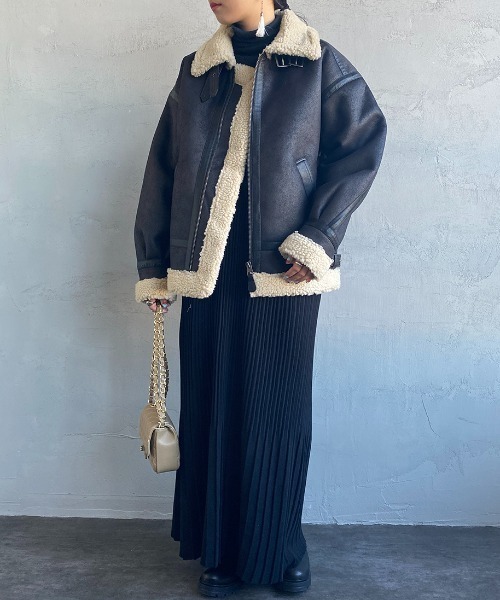 Alpha Industries（アルファインダストリーズ）の「[ALPHA/アルファ] B-3 フェイクムートン ミリタリーボアジャケット（ミリタリージャケット・レディース・ブラック/ブラウン・M）」の7枚目の写真
