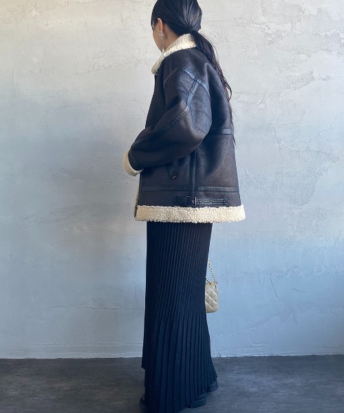 Alpha Industries（アルファインダストリーズ）の「[ALPHA/アルファ] B-3 フェイクムートン ミリタリーボアジャケット（ミリタリージャケット・レディース・ブラック/ブラウン・M）」の19枚目の写真