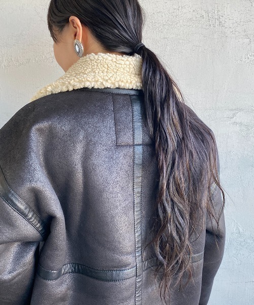 Alpha Industries（アルファインダストリーズ）の「[ALPHA/アルファ] B-3 フェイクムートン ミリタリーボアジャケット（ミリタリージャケット・レディース・ブラック/ブラウン・M）」の11枚目の写真