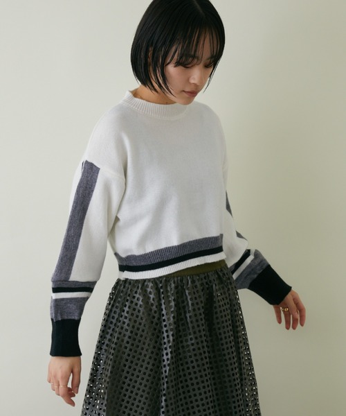 mebole(メボレ)の「ボリュームスリーブラインニット(ニット/セーター・レディース・ブラック/グレー/ホワイト・FREE)」の4枚目の写真