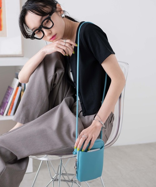 WEGO（ウィゴー）の「WEGO/マルチポケットミニショルダー（ショルダーバッグ・レディース・ブラック/ホワイト/ブルー系その他/ライトパープル/オレンジ/シルバー・FREE）」の4枚目の写真