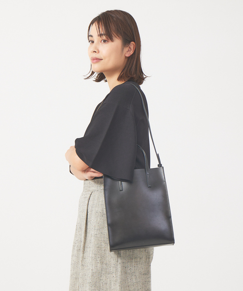 YAHKI（ヤーキ）の「【YAHKI】レザートートバッグ（トートバッグ・レディース・レッド/ベージュ/ブラック・フリー）」の2枚目の写真