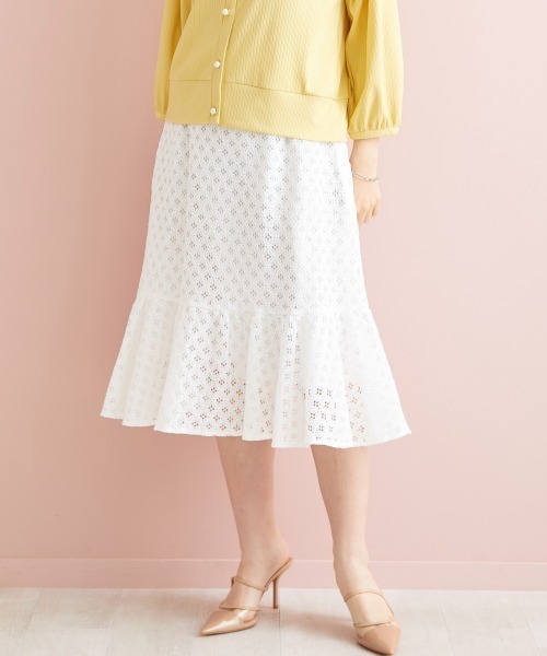 marun(マルン)の「<大きいサイズ> 刺しゅうレースフレアスカート marun(スカート・レディース・オフホワイト/ブラック・3L/LL/5L/L/4L)」の2枚目の写真