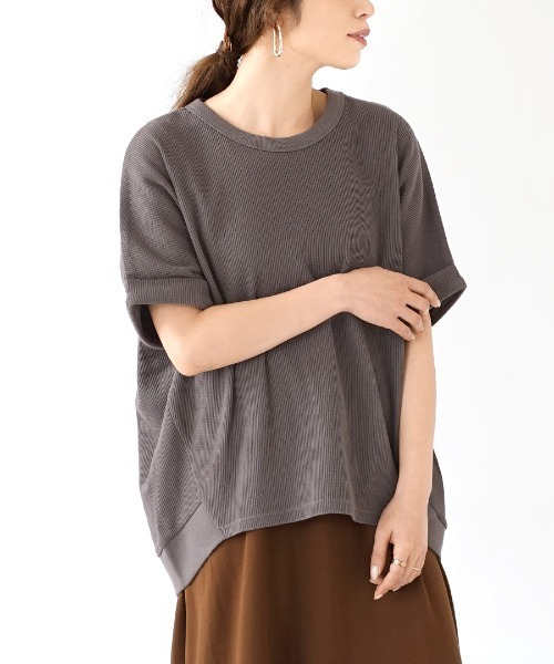 zootie(ズーティー)の「ワッフルカットソー ロールアップ ドルマンスリーブ プルオーバー(Tシャツ/カットソー・レディース・ブラック/オフホワイト/オレンジ/ダークグリーン/マスタード/ライトグレー/グレイッシュベージュ/ミント/チャコール/アイボリー/ワインレッド/ネイビー・フリー)」の5枚目の写真