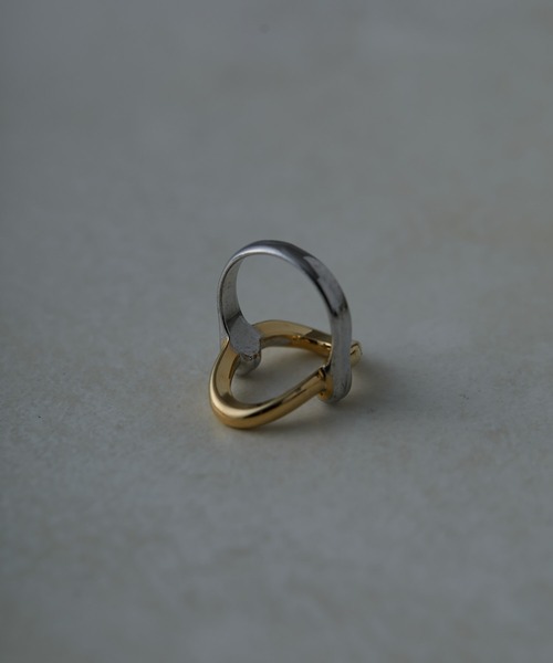 ear PAPILLONNER(イアパピヨネ)の「バイカラーオーバルリング(リング・レディース・ゴールド・#12)」の6枚目の写真