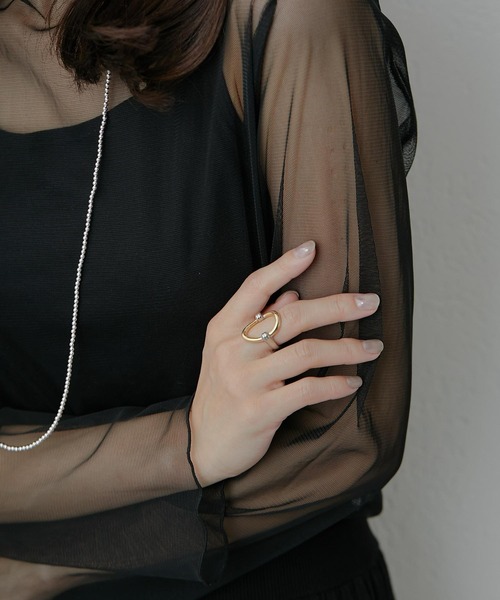 ear PAPILLONNER(イアパピヨネ)の「バイカラーオーバルリング(リング・レディース・ゴールド・#12)」の5枚目の写真