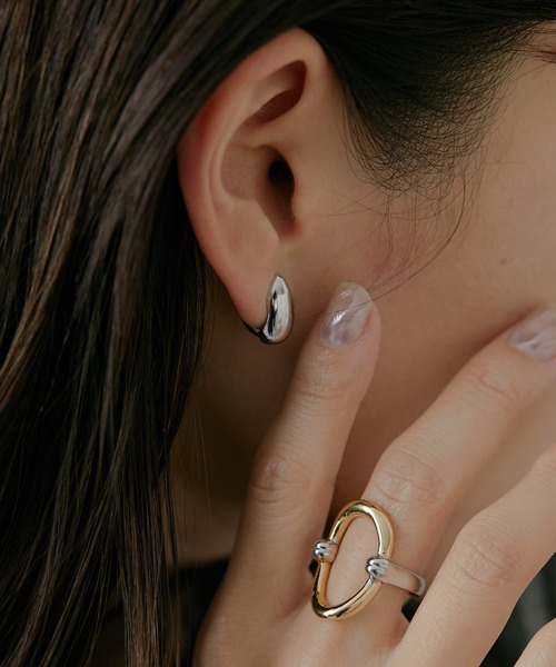 ear PAPILLONNER(イアパピヨネ)の「バイカラーオーバルリング(リング・レディース・ゴールド・#12)」の3枚目の写真