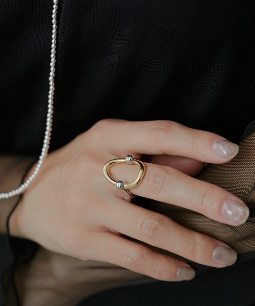 ear PAPILLONNER(イアパピヨネ)の「バイカラーオーバルリング(リング・レディース・ゴールド・#12)」の2枚目の写真