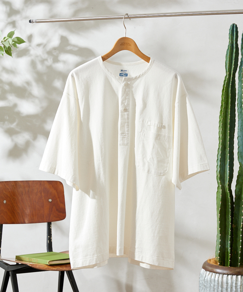 ARMY TWILL(アーミーツイル)の「【ARMY TWILL / アーミーツイル】別注 スリーピング ヘンリーネックシャツ(Tシャツ/カットソー・メンズ・ホワイト/ベージュ/ネイビー/カーキ・MEDIUM/LARGE)」の2枚目の写真