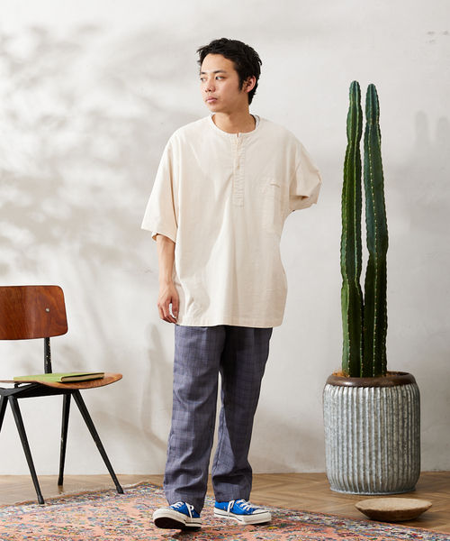 ARMY TWILL(アーミーツイル)の「【ARMY TWILL / アーミーツイル】別注 スリーピング ヘンリーネックシャツ(Tシャツ/カットソー・メンズ・ホワイト/ベージュ/ネイビー/カーキ・MEDIUM/LARGE)」の6枚目の写真