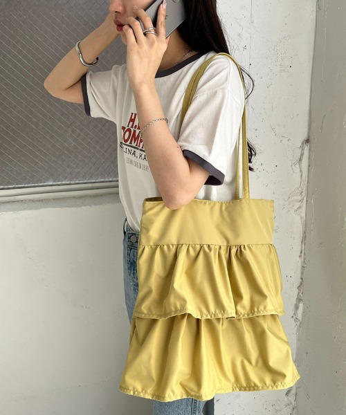 DISCOAT（ディスコート）の「【WEB限定】ティアードフリルトートバッグ（トートバッグ・レディース・チャコールグレー/イエロー/アイボリー・FREE）」の3枚目の写真