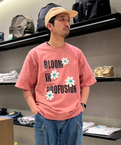 BEAVER（ビーバー）の「B omnivore/ビーオムニボー　FLOWER TEE 16/S オープンエンド天竺 Tシャツ（Tシャツ/カットソー・メンズ・ブラック/ホワイト/ピンク・L/M）」の3枚目の写真