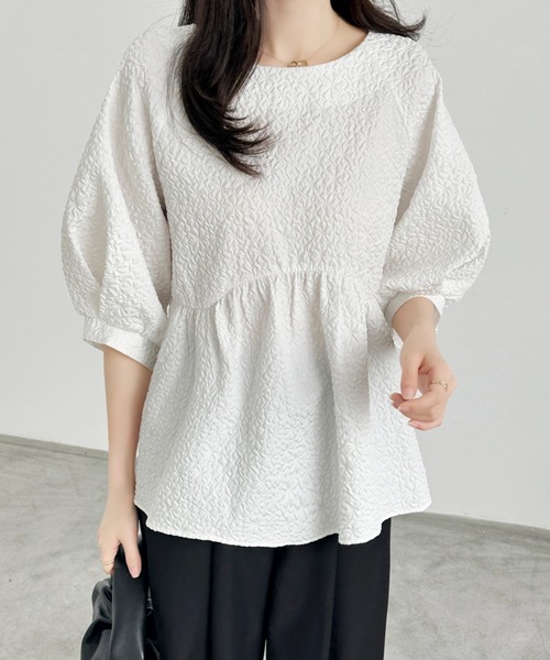 ECLIN（エクラン）の「ふくれジャガードペプラムブラウス（シャツ/ブラウス・レディース・グリーン/ブラック/ホワイト/モカ・L/M）」の2枚目の写真