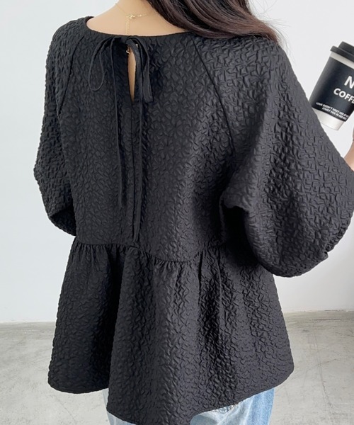 ECLIN（エクラン）の「ふくれジャガードペプラムブラウス（シャツ/ブラウス・レディース・グリーン/ブラック/ホワイト/モカ・L/M）」の3枚目の写真